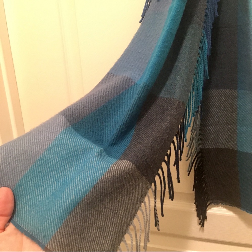 ‼️LAST CHANCE‼️Lot of 2 Blue Scarves - Picture 6 of 13